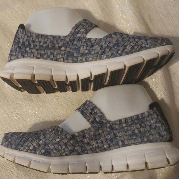 skechers mary jane memory foam